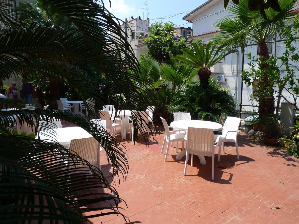 Hotel Alexander Santa Domenica  Exteriör bild