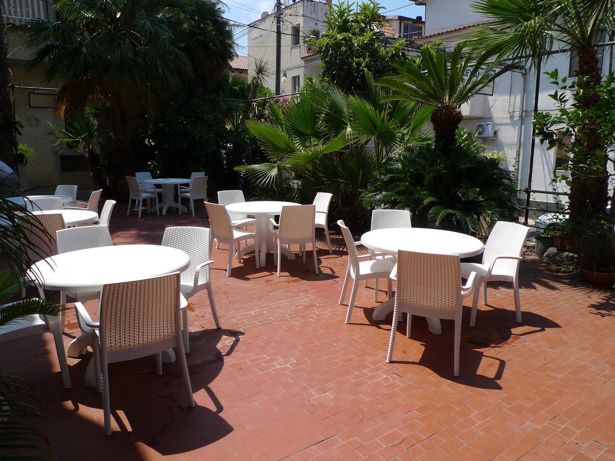 Hotel Alexander Santa Domenica  Exteriör bild