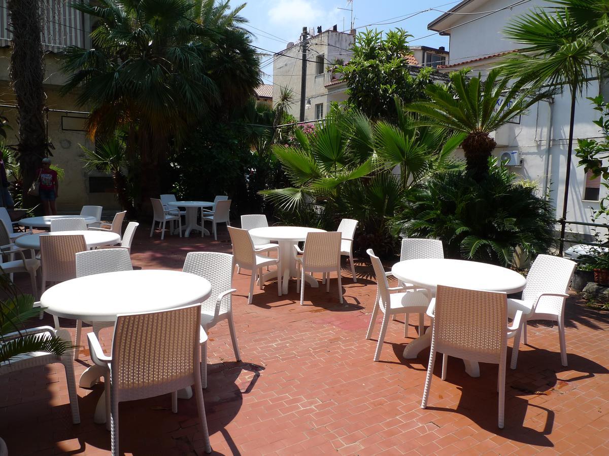 Hotel Alexander Santa Domenica  Exteriör bild