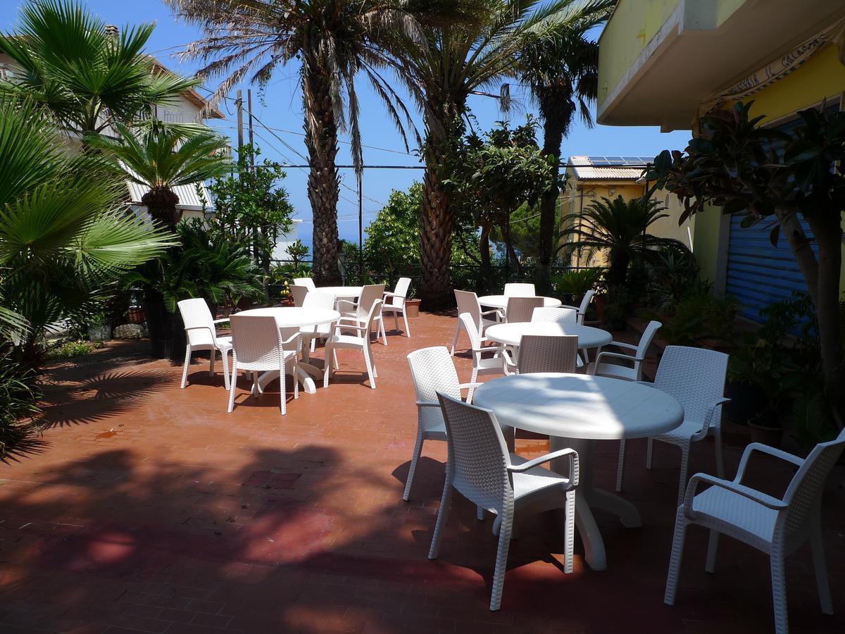 Hotel Alexander Santa Domenica  Exteriör bild